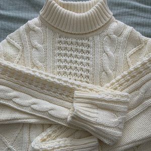 Vintage cable turtle neck sweater very comfy